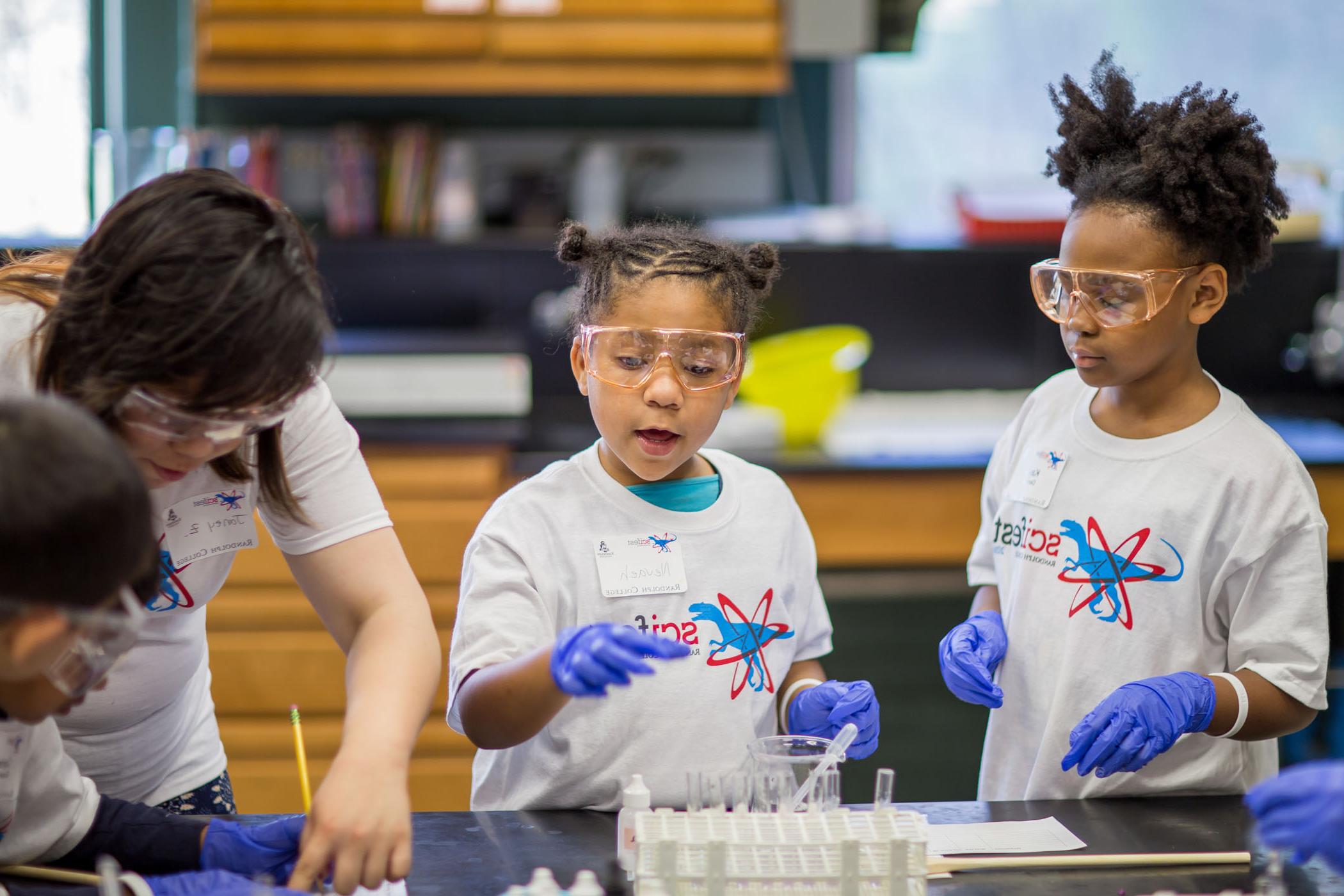 randolph-college-scifest-positive-reaction-from-young-chemists.jpg