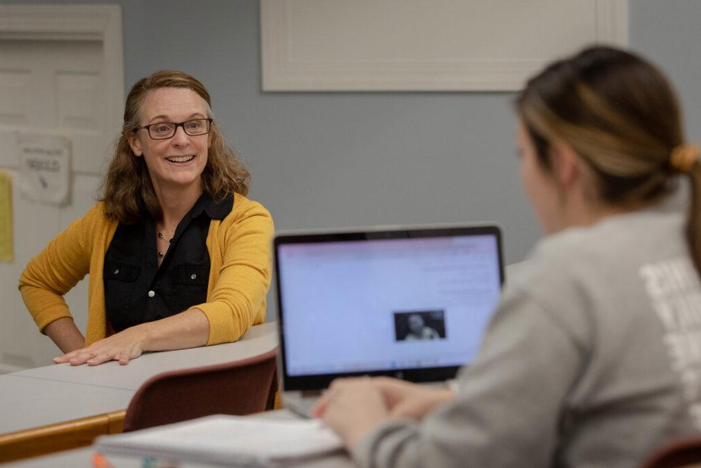 Professor Jennifer Gauthier mentors a student.